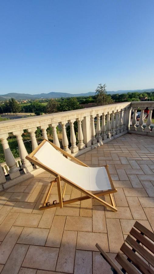 La Casa Del Mago Camere E Appartamenti Pissignano Luaran gambar
