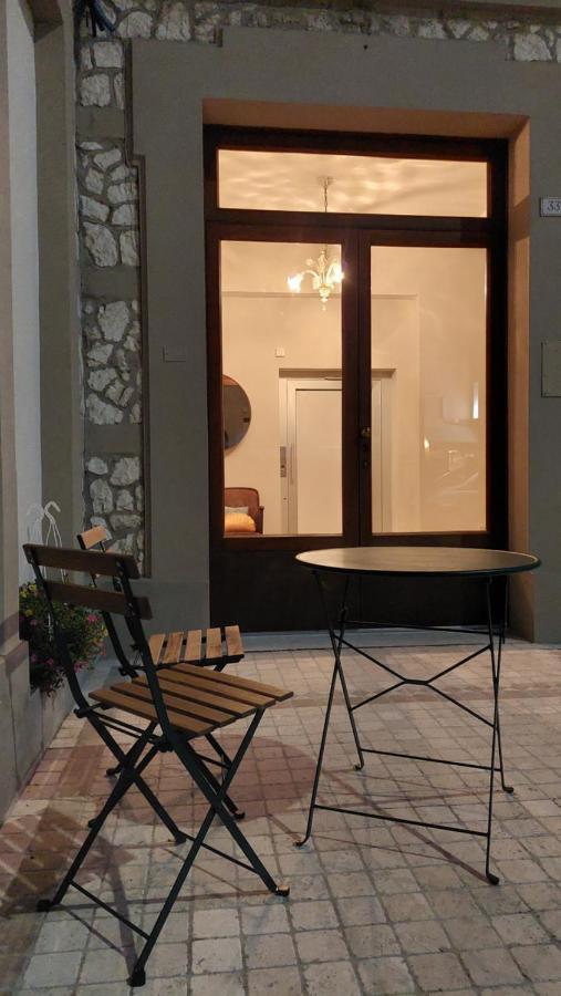 La Casa Del Mago Camere E Appartamenti Pissignano Luaran gambar
