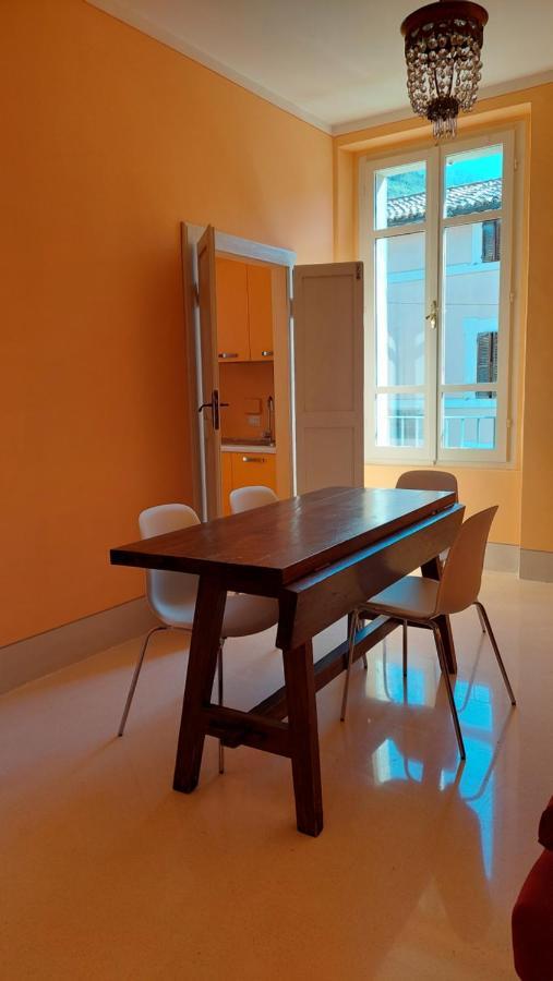 La Casa Del Mago Camere E Appartamenti Pissignano Luaran gambar
