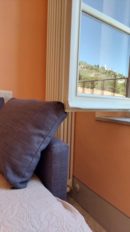 La Casa Del Mago Camere E Appartamenti Pissignano Luaran gambar