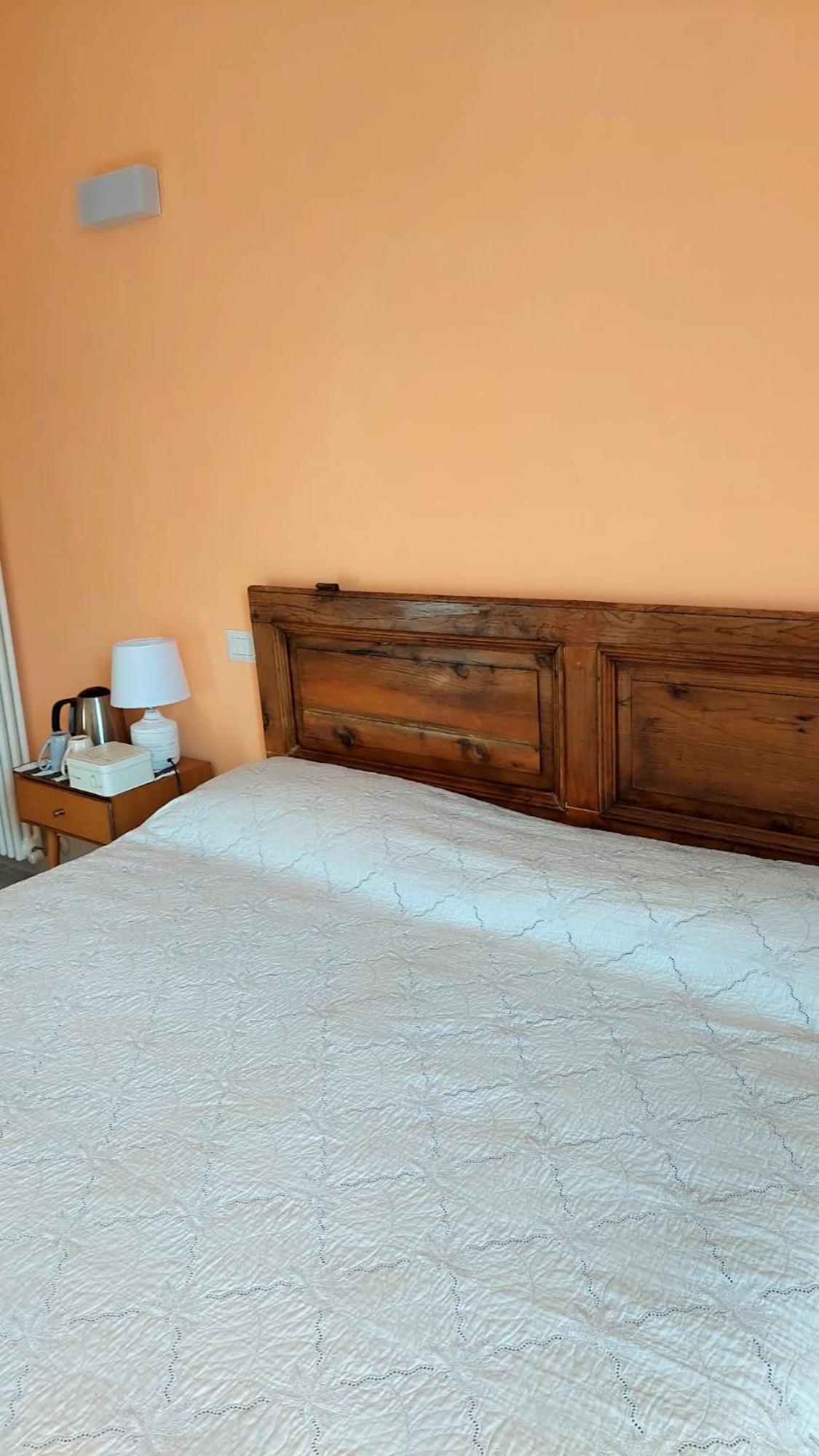 La Casa Del Mago Camere E Appartamenti Pissignano Luaran gambar