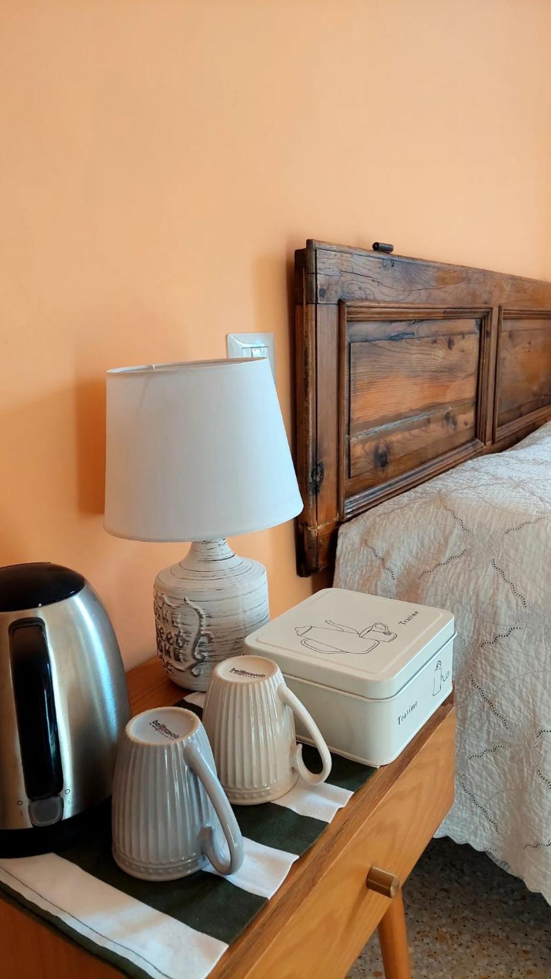 La Casa Del Mago Camere E Appartamenti Pissignano Luaran gambar